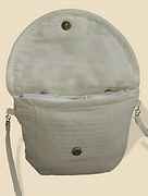 Sz�v�tt t�ska el�lr�l nyitva