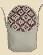 Sz�v�tt t�ska h�tulr�l nyitva